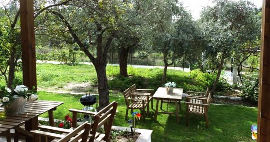 Smaragdi Studios Пефкари Экстерьер фото